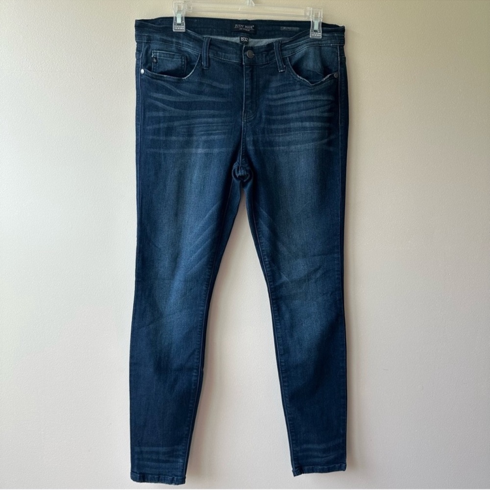 Judy Blue Dark Wash Skinny Fit Jeans with Whiskering and Distressing Women’s 32
